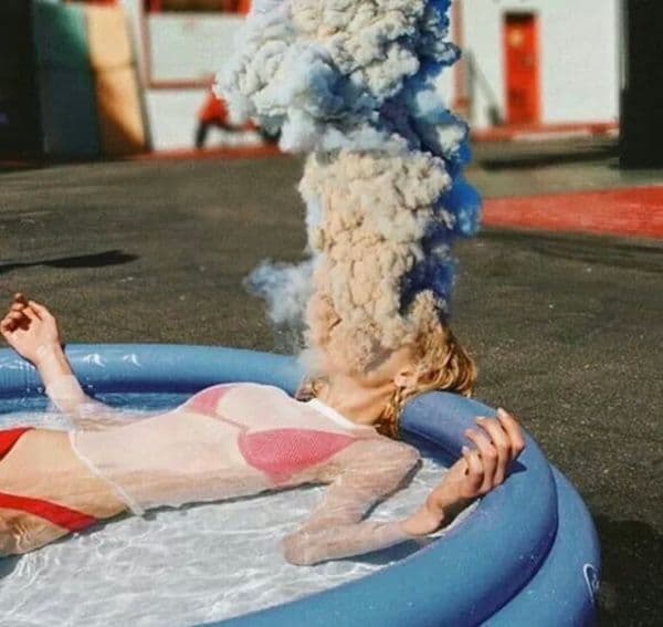 When Novelists are Hyper Online